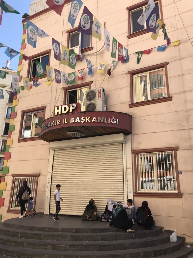 Dağa kaçırılan çocukların ailelerinin HDP'ye tepkisi sürüyor
